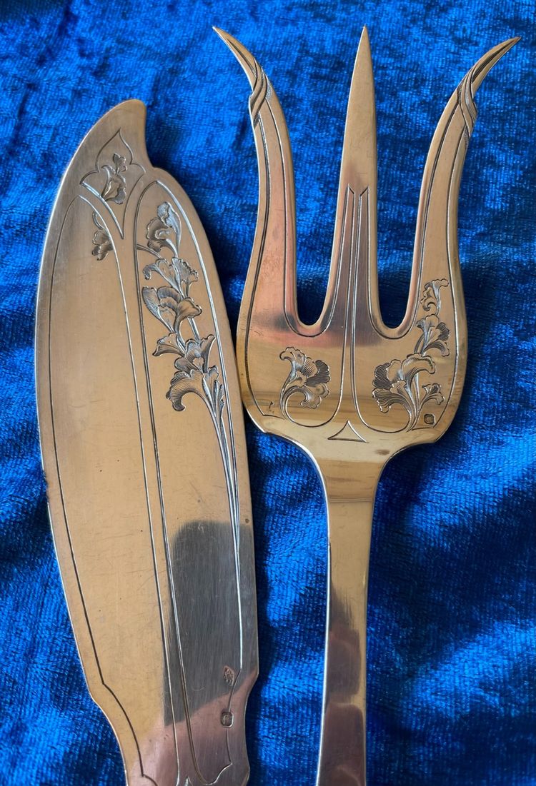 2 Art Nouveau serving cutlery.