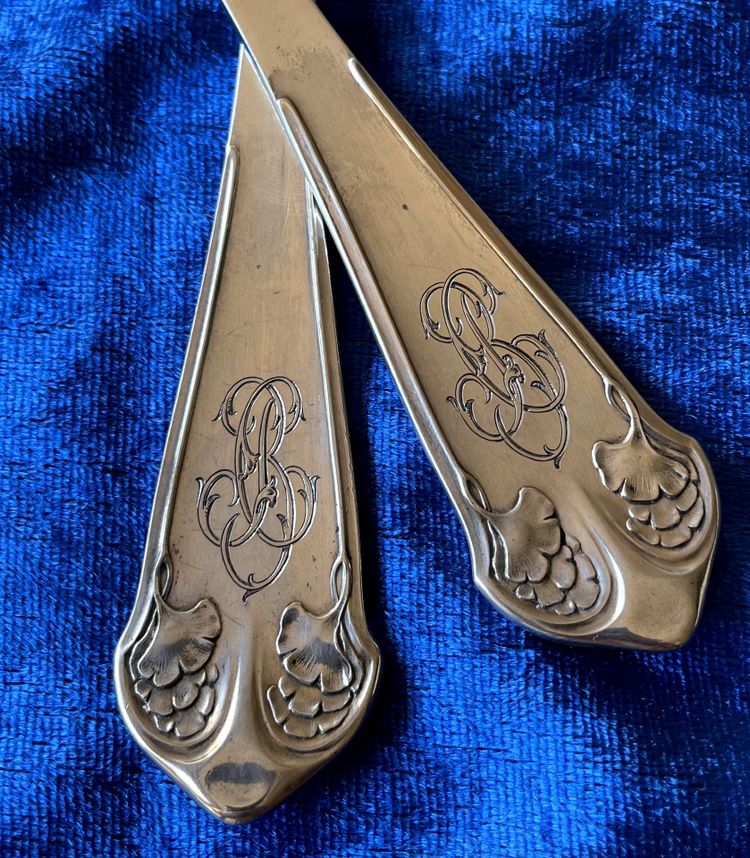 2 Art Nouveau serving cutlery.
