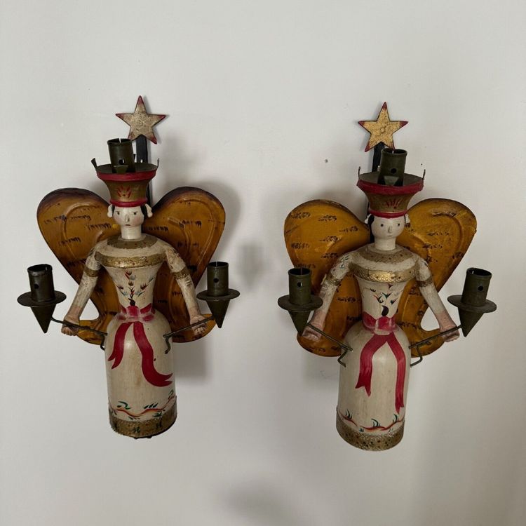 Coppia di applique in legno policromo su supporto in ferro battuto, 1950