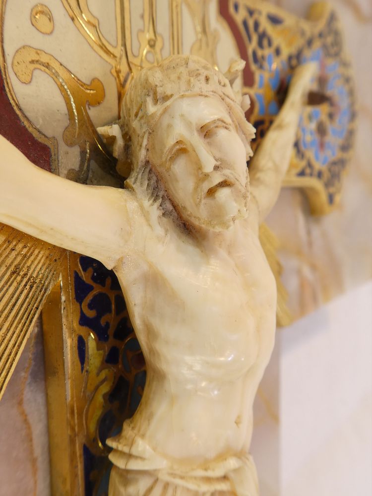 LARGE CRUCIFIX wall-mounted BENITIER in onyx and cloisonné gilt bronze 19th century