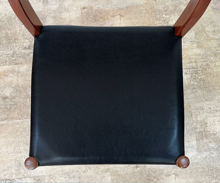 Set of 8 Scandinavian-style chairs in teak and imitation leather from the 50s/60s