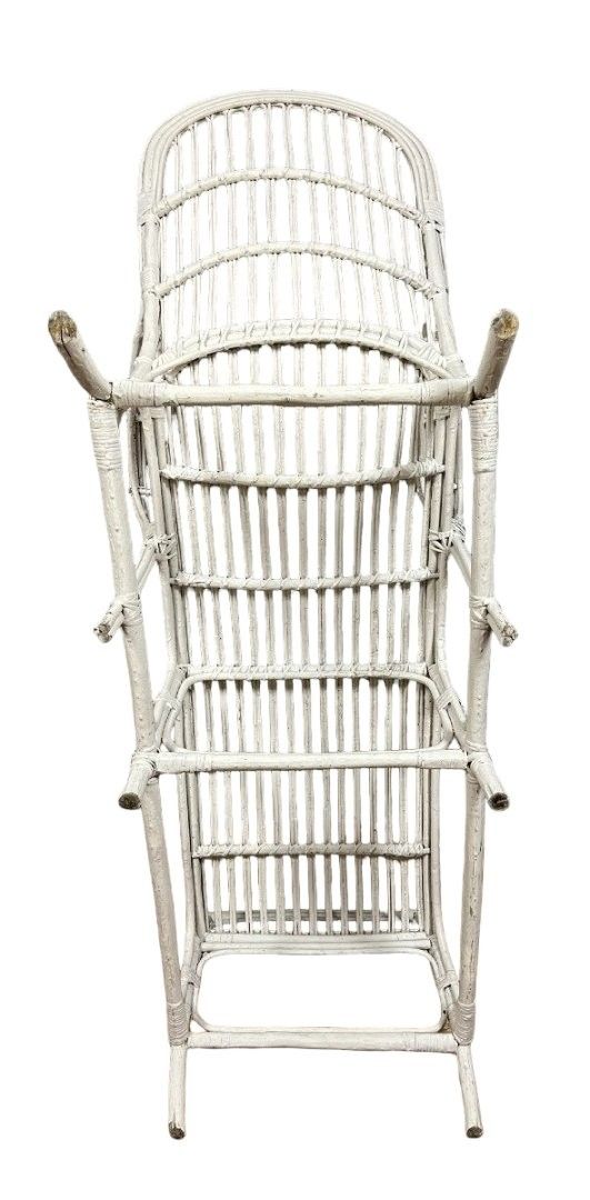 Transat ou chaise longue Vintage en rotin laqué blanc 1960's 