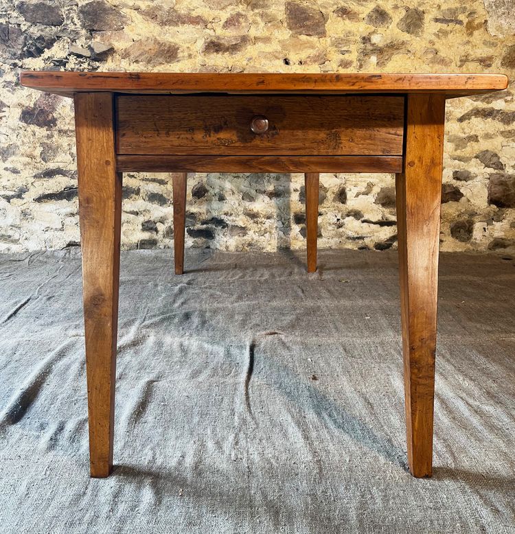 Country table in cherry and oak