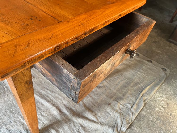 Country table in cherry and oak