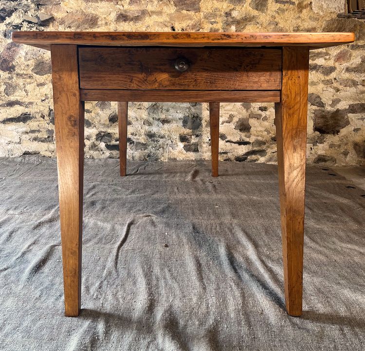 Country table in cherry and oak