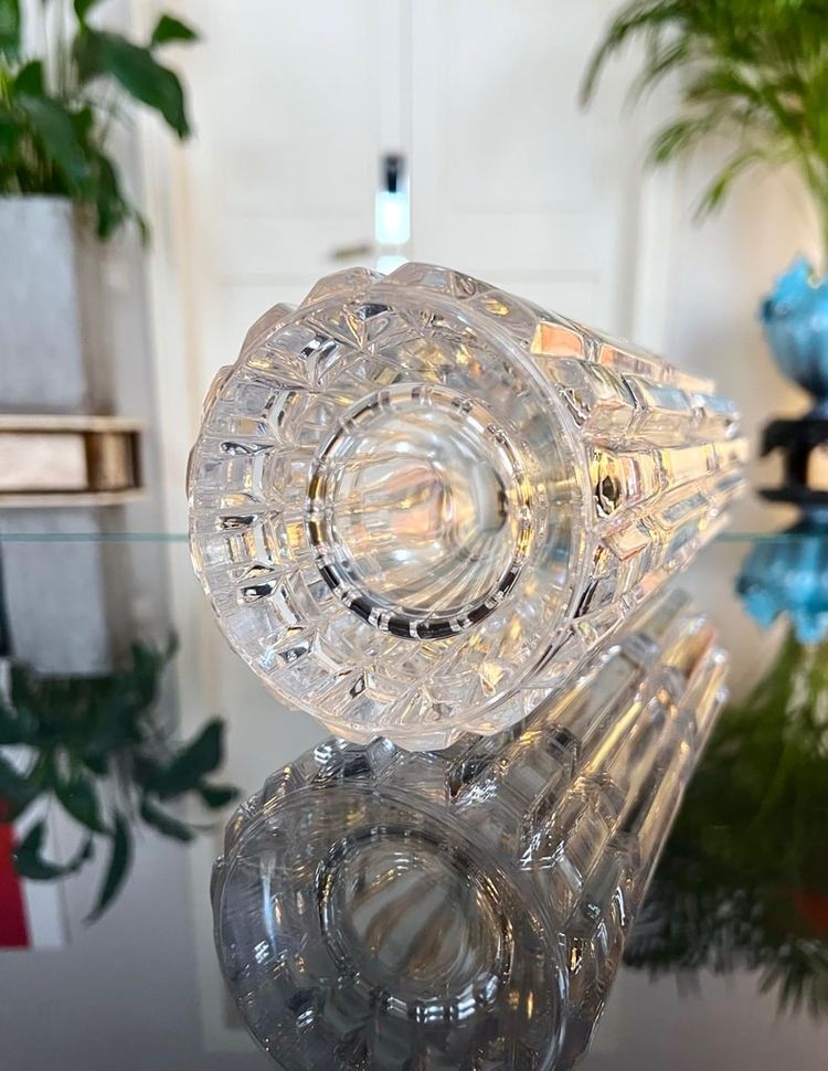 Vaso moderno in cristallo trasparente vintage
