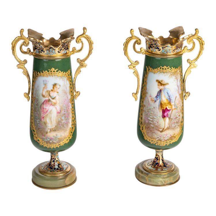 Paire de vases en porcelaine et émail cloisonné, fin XIXème siècle 