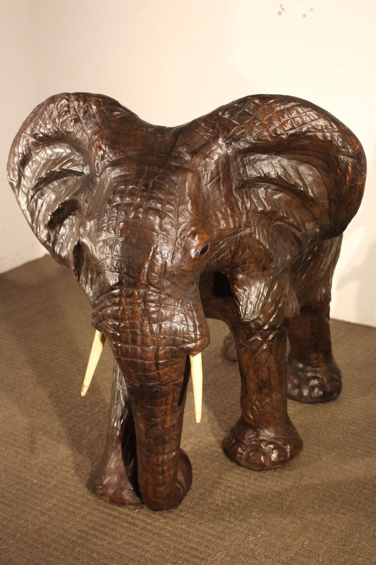  Éléphant des années 1970 en cuir