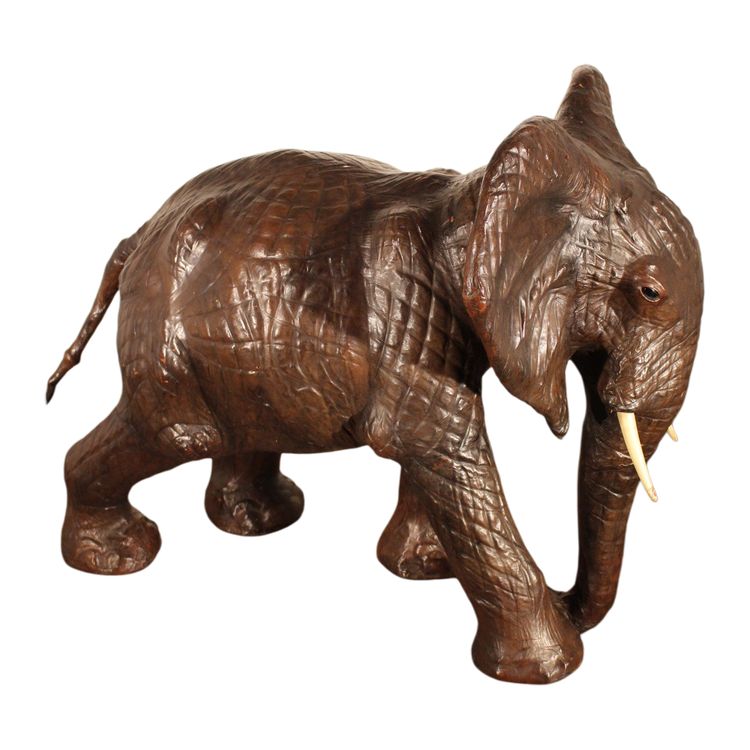  Éléphant des années 1970 en cuir