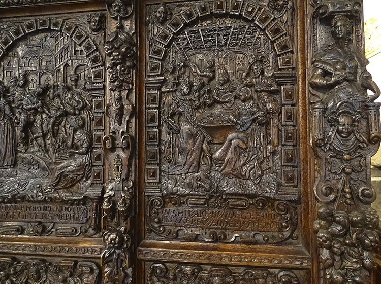 Flämischer Renaissance-Eichenschrank mit geschnitzten Karyatidenplatten, Cluny, 16. Jahrhundert