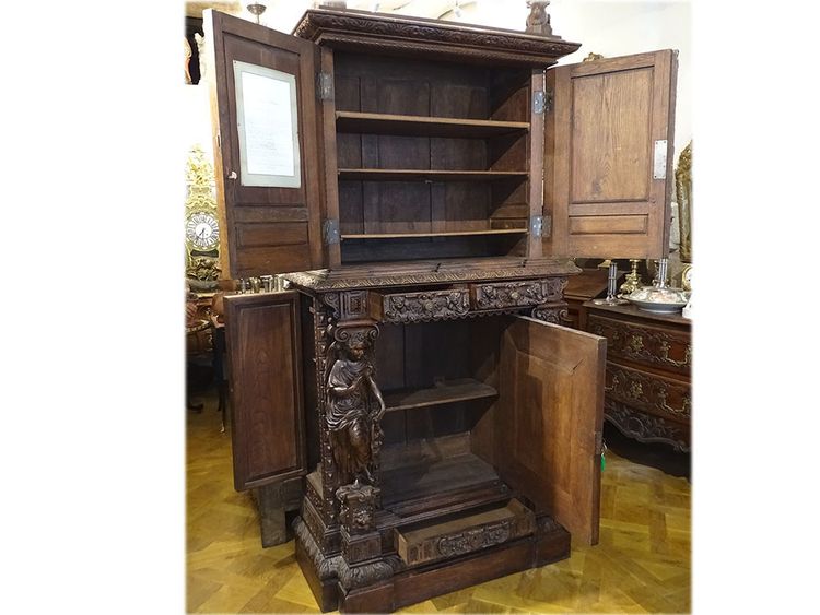 Flämischer Renaissance-Eichenschrank mit geschnitzten Karyatidenplatten, Cluny, 16. Jahrhundert