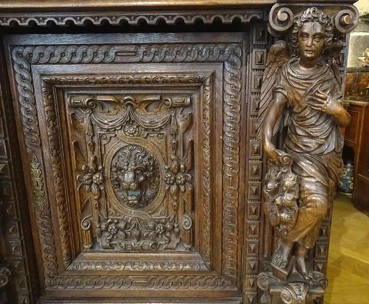 Flämischer Renaissance-Eichenschrank mit geschnitzten Karyatidenplatten, Cluny, 16. Jahrhundert