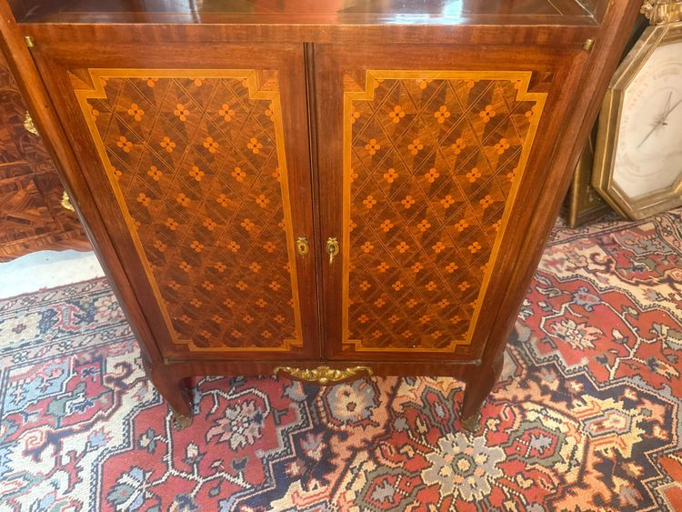 VITRINE de style LOUIS XVI – DIRECTOIRE, DES ATELIERS L .BETTENFELD PARIS