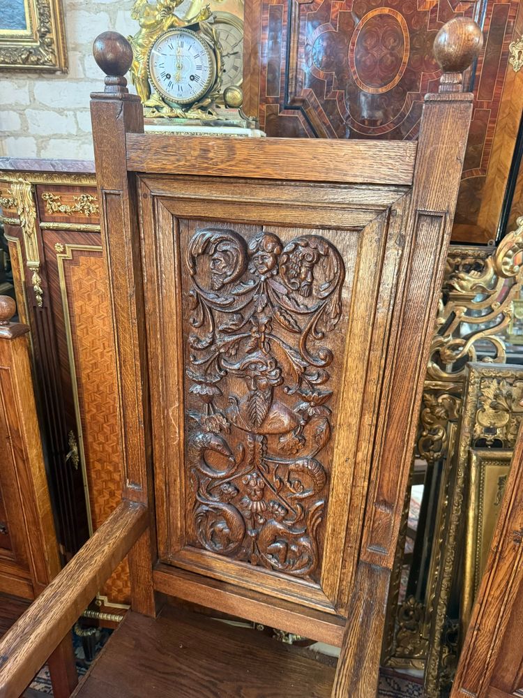 SET OF RENAISSANCE ARMCHAIRS AND CHAIRS