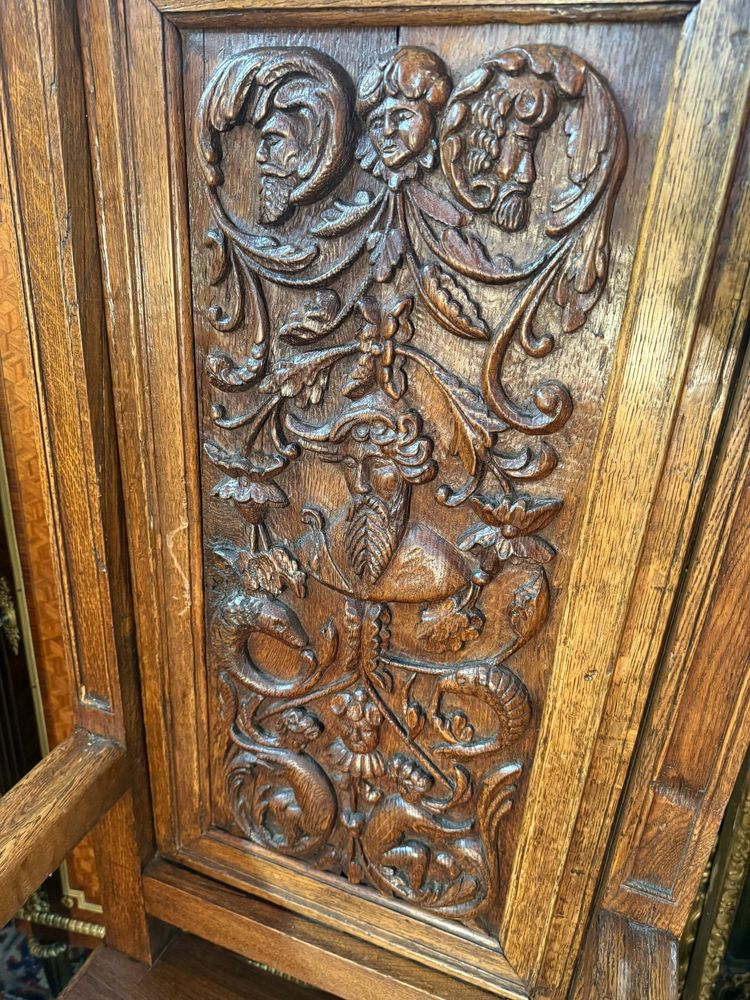 SET OF RENAISSANCE ARMCHAIRS AND CHAIRS