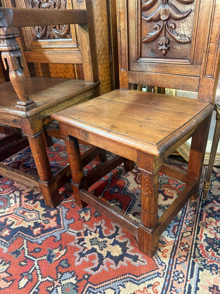 SET OF RENAISSANCE ARMCHAIRS AND CHAIRS