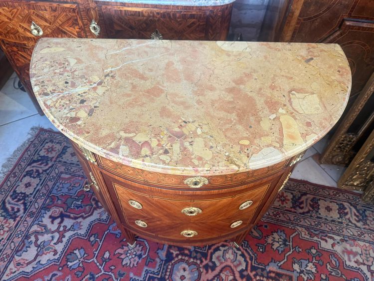 COMMODE DEMI LUNE DE STYLE LOUIS XVI