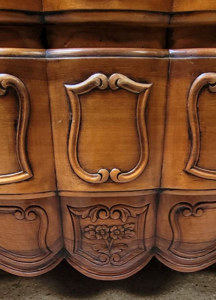 Commode arbalète style louis XV estampillée En merisier massif