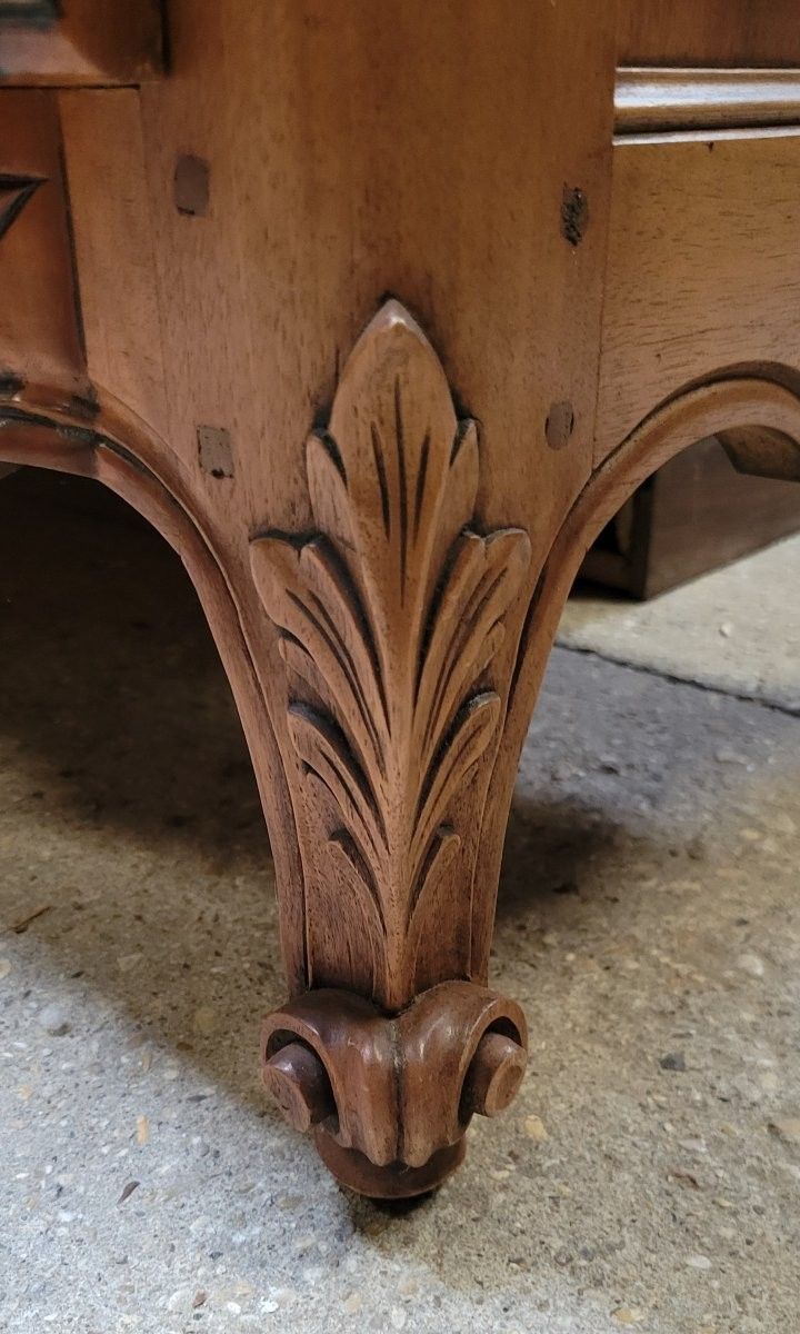 Commode arbalète style louis XV estampillée En merisier massif