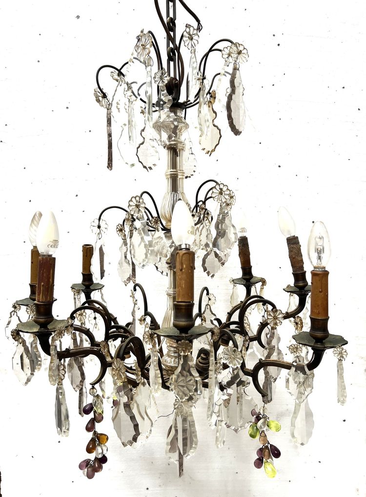 Lampadario in stile Luigi XV con pendenti e frutta in vetro colorato XX secolo