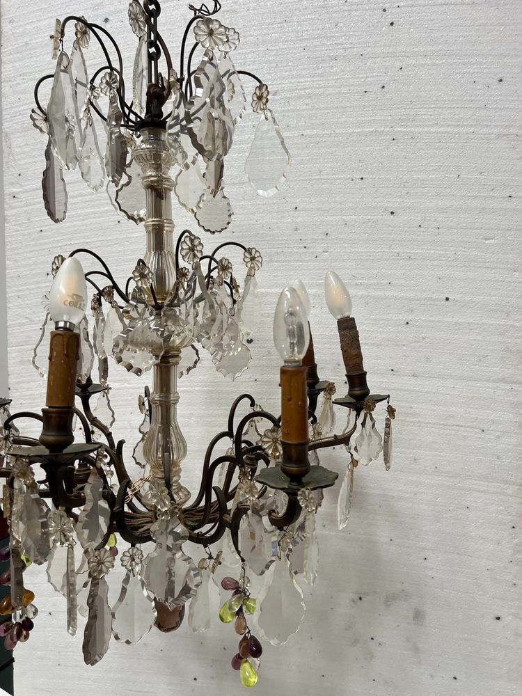 Lampadario in stile Luigi XV con pendenti e frutta in vetro colorato XX secolo