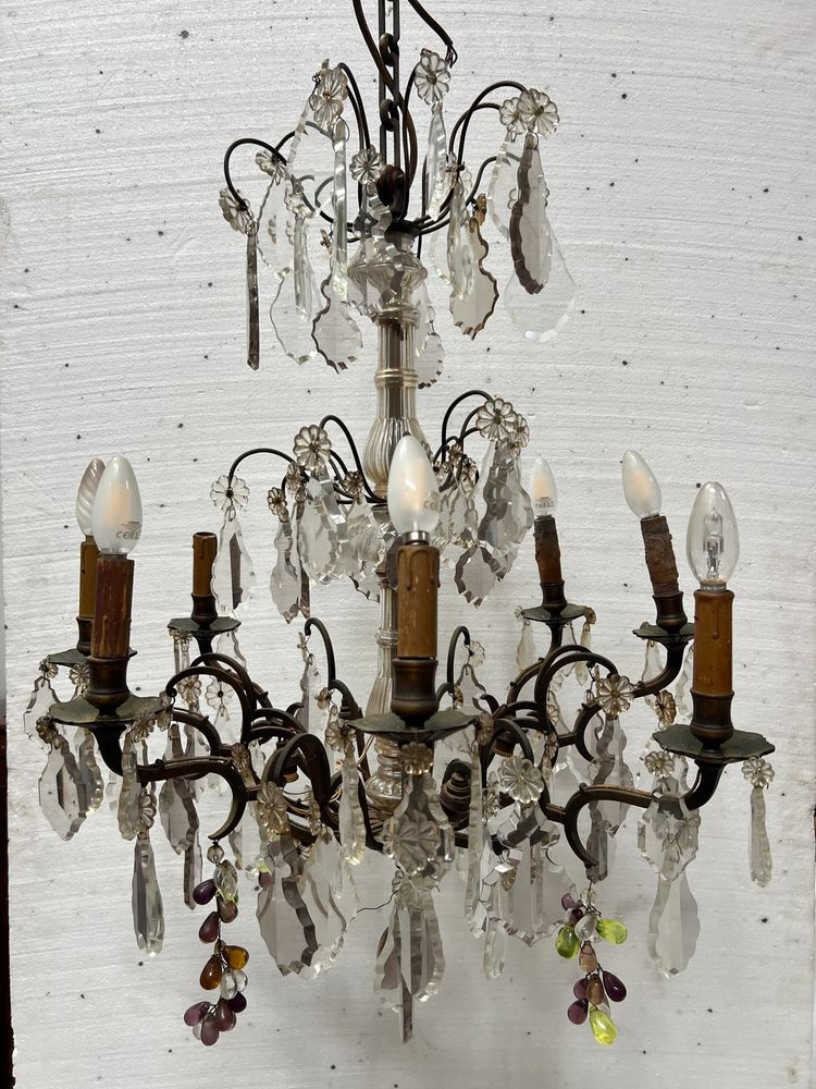 Lampadario in stile Luigi XV con pendenti e frutta in vetro colorato XX secolo