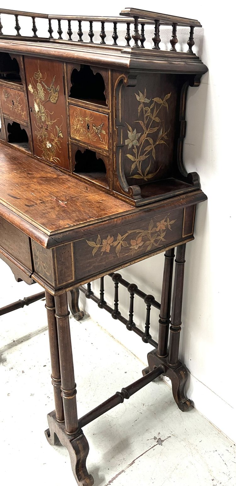 Bureau a gradins en bois décoré de pyrogravures XIX siècle