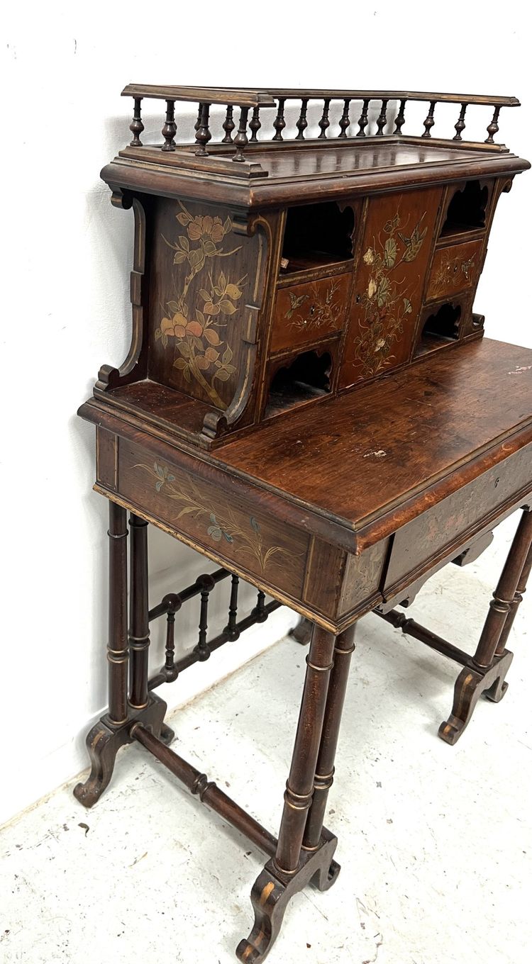 Bureau a gradins en bois décoré de pyrogravures XIX siècle