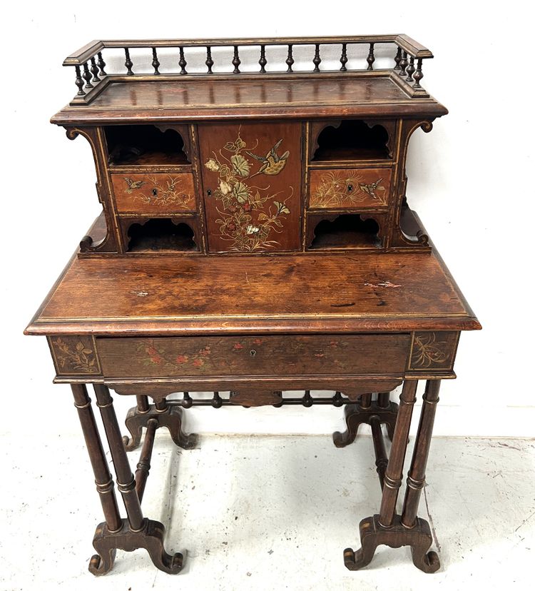 Bureau a gradins en bois décoré de pyrogravures XIX siècle