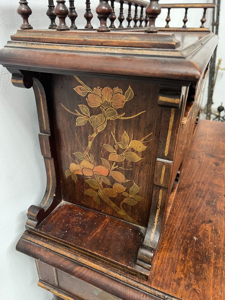 Bureau a gradins en bois décoré de pyrogravures XIX siècle