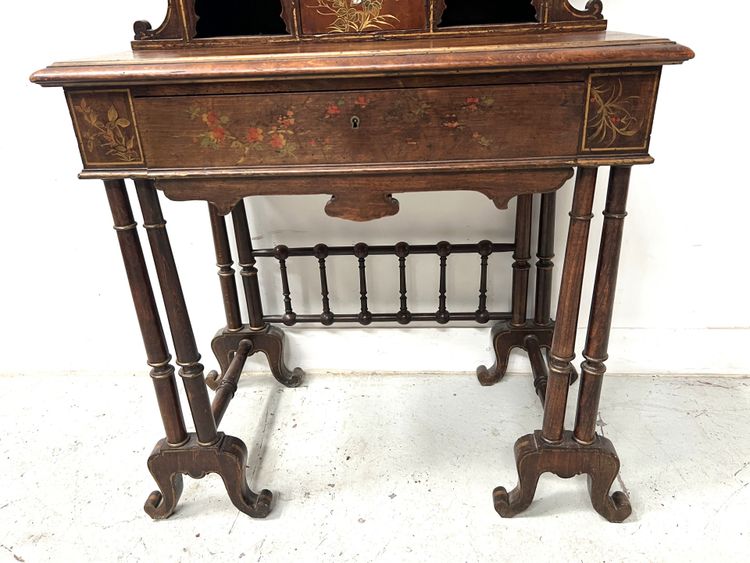 Bureau a gradins en bois décoré de pyrogravures XIX siècle
