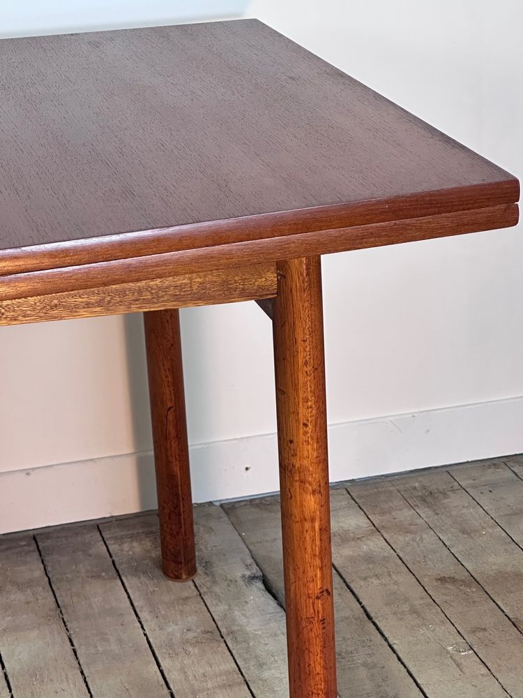 Table a allonges de style scandinave en teck fabrication française 1960