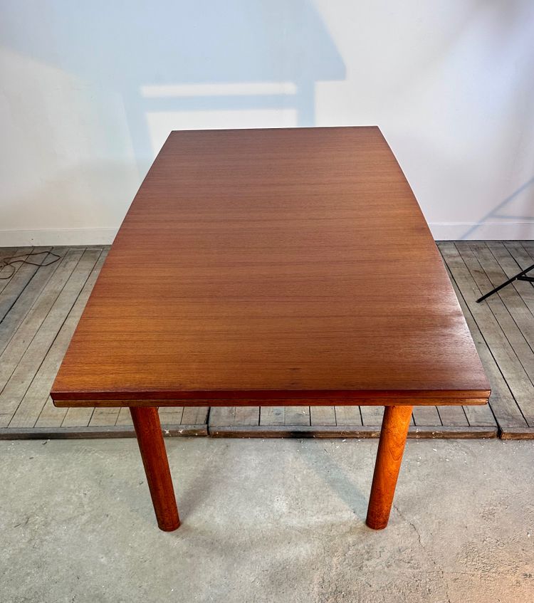 Table a allonges de style scandinave en teck fabrication française 1960