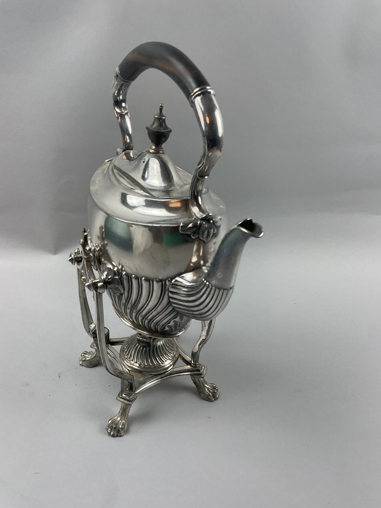 Samowar aus versilbertem Metall englischer Stil
