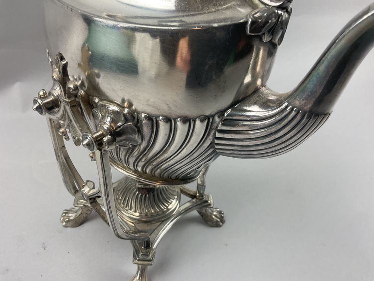 Samowar aus versilbertem Metall englischer Stil
