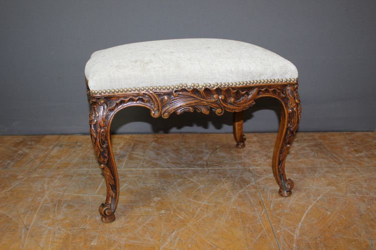 Coppia di sgabelli Luigi XV in noce del 1900 circa