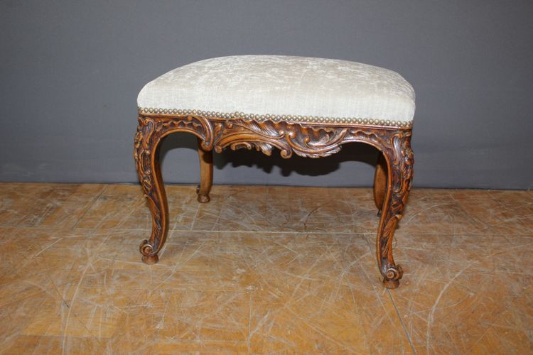 Coppia di sgabelli Luigi XV in noce del 1900 circa