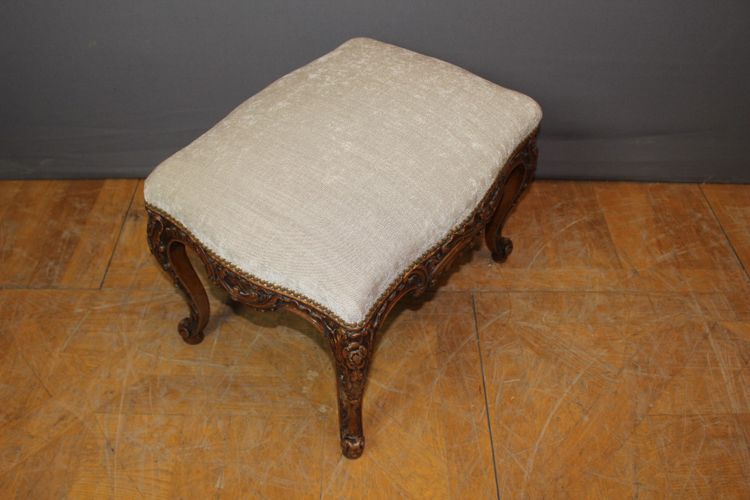 Coppia di sgabelli Luigi XV in noce del 1900 circa