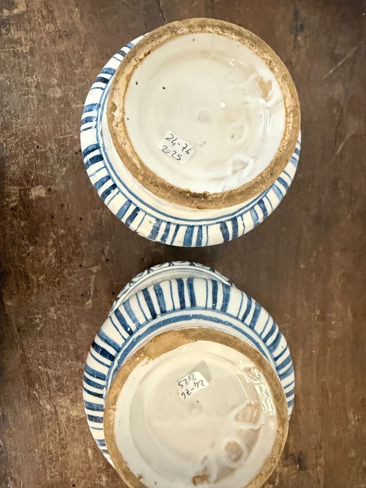 Antique pair of albarello apothecary vases. Bassano 18th century, 20x14cm