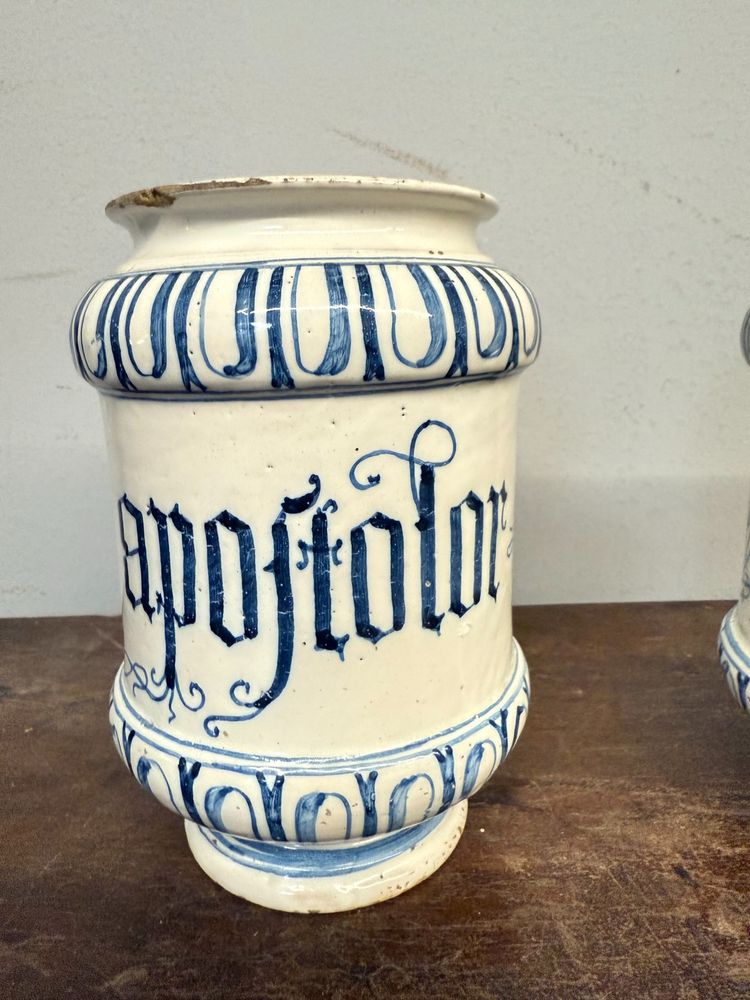 Antique pair of albarello apothecary vases. Bassano 18th century, 20x14cm