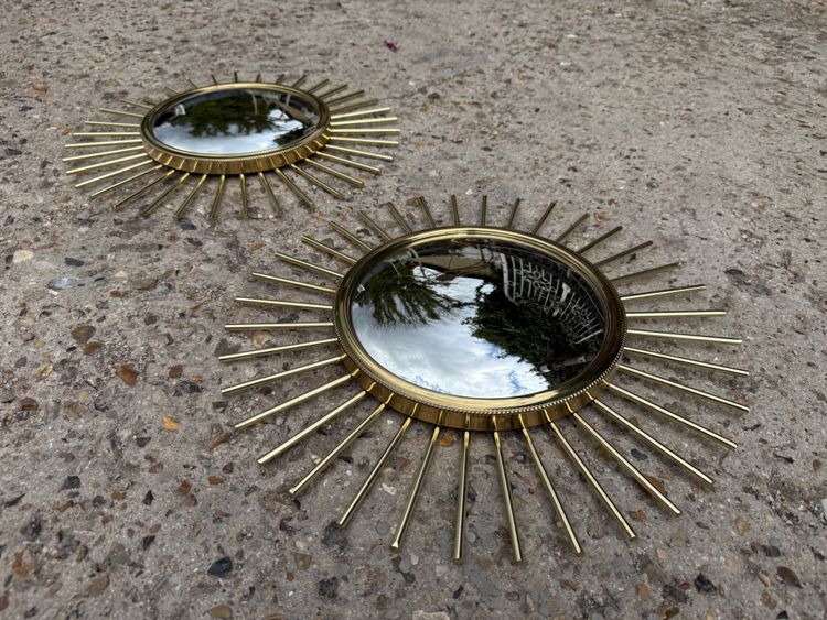 Paire de miroirs soleil / sorcière en laiton et métal doré XXème
