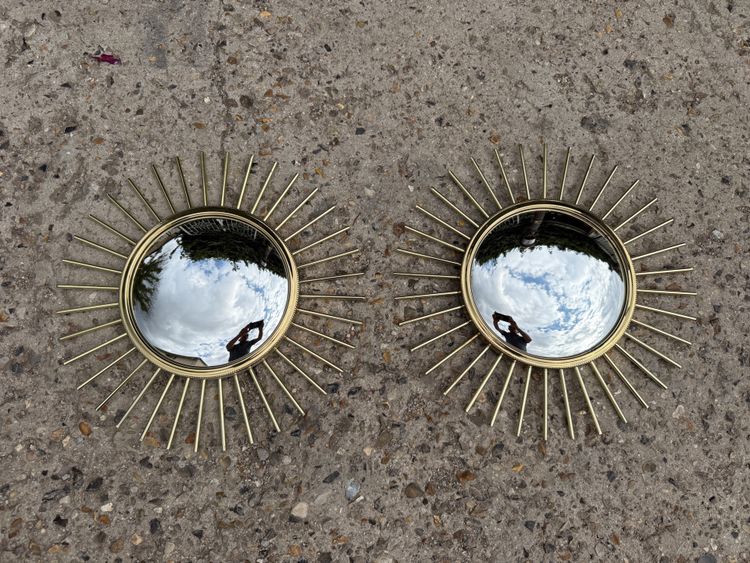 Paire de miroirs soleil / sorcière en laiton et métal doré XXème