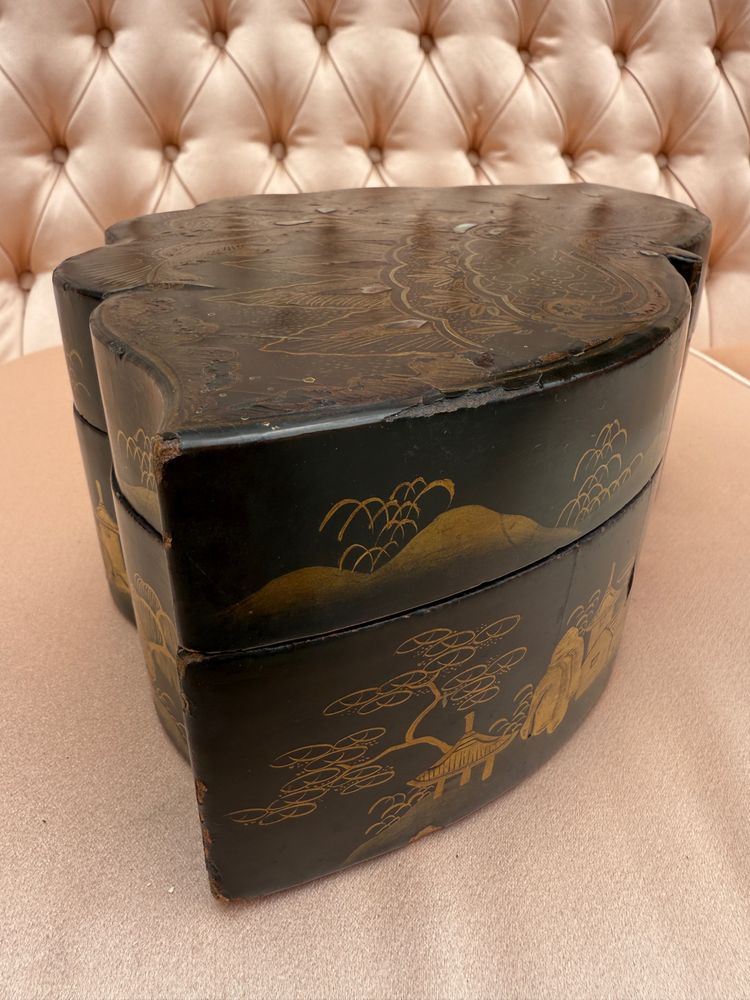 Nähkästchen aus lackiertem Holz in Form eines Schmetterlings, China, Kanton XIX.