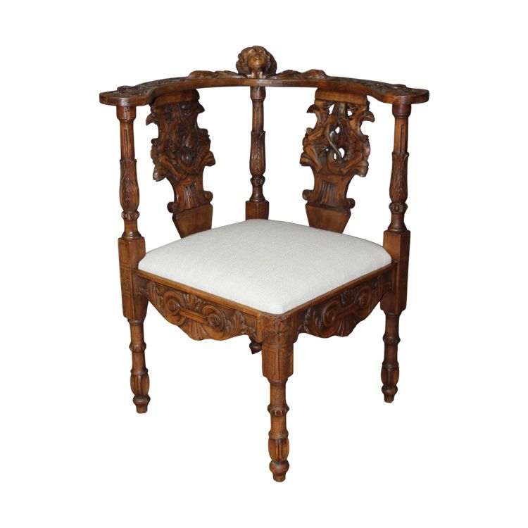 Fauteuil d'angle à décor d'ange sculpté en noyer XIX