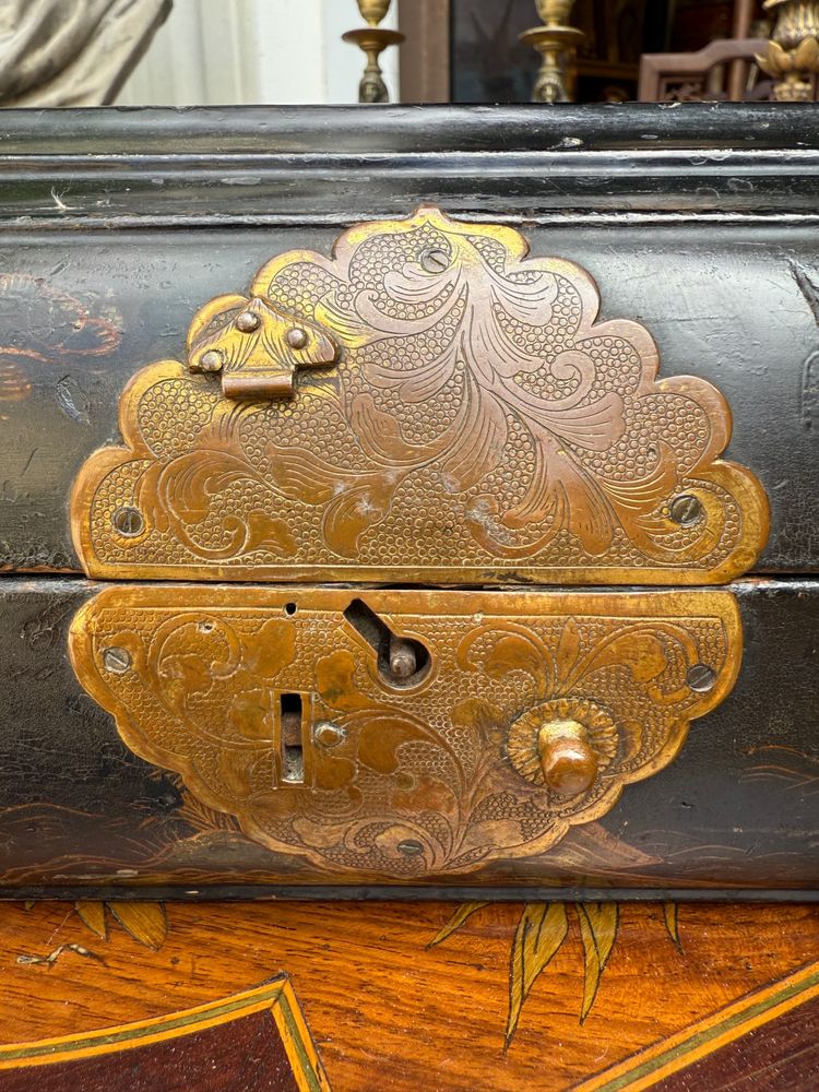 Chinese lacquer wig box, 18th century