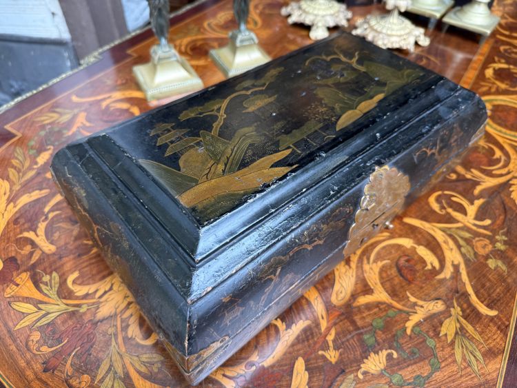 Chinese lacquer wig box, 18th century