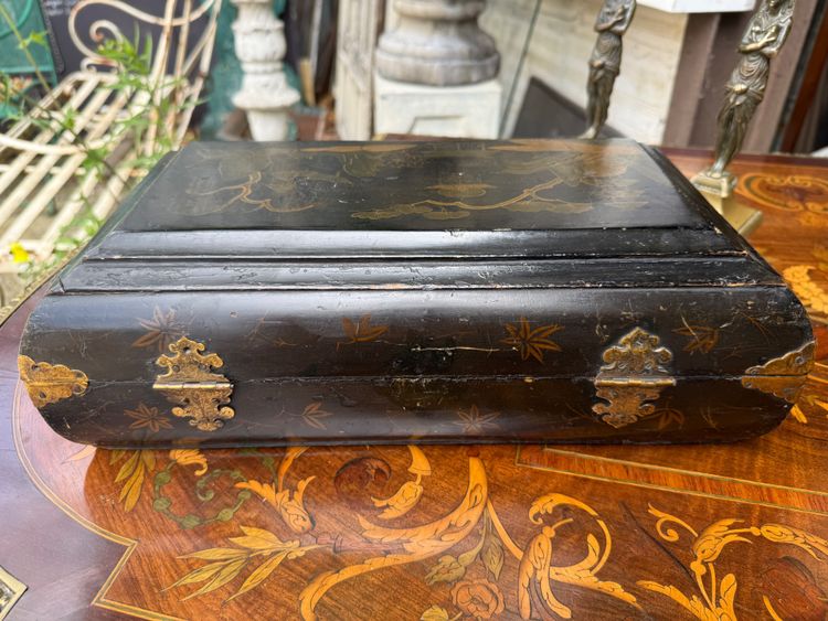 Chinese lacquer wig box, 18th century