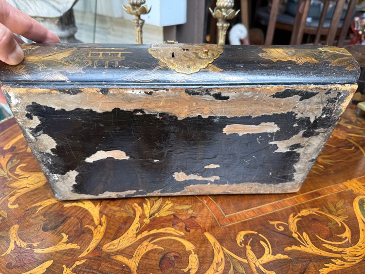 Chinese lacquer wig box, 18th century
