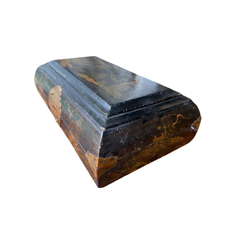 Chinese lacquer wig box, 18th century