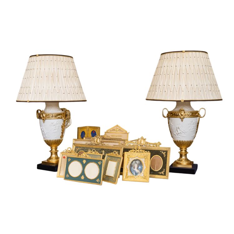 Paire de vases en biscuit de sèvres montées lampes, fin XIXème siècle 